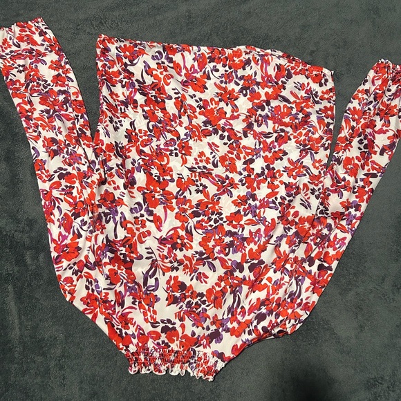 Simply Styled Floral Ruffle Top - Picture 3 of 3